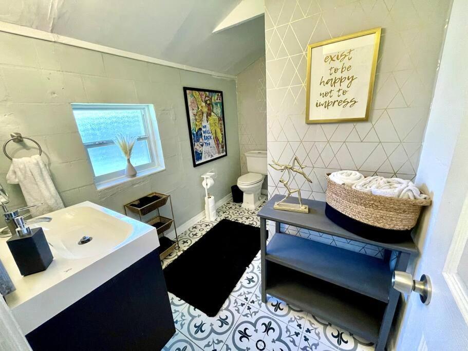 Cozy Sanctuary Minutes From The Bay And Beaches Tampa Exterior photo