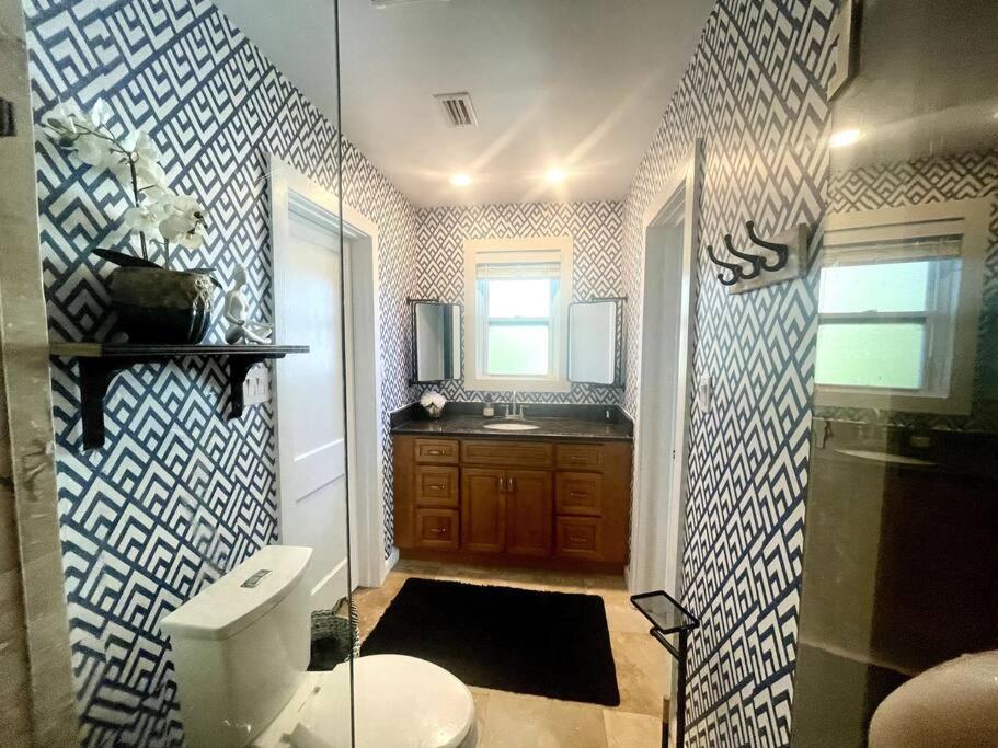 Cozy Sanctuary Minutes From The Bay And Beaches Tampa Exterior photo
