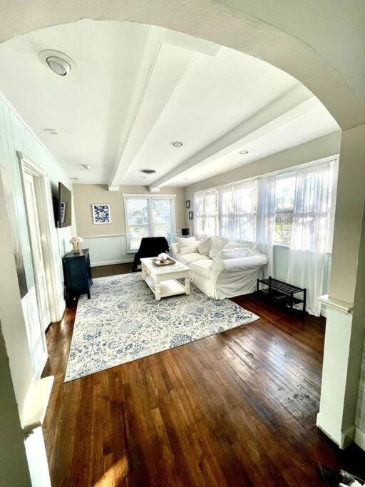 Cozy Sanctuary Minutes From The Bay And Beaches Tampa Exterior photo