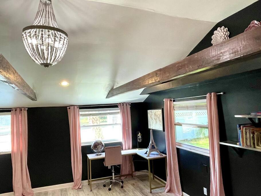 Cozy Sanctuary Minutes From The Bay And Beaches Tampa Exterior photo